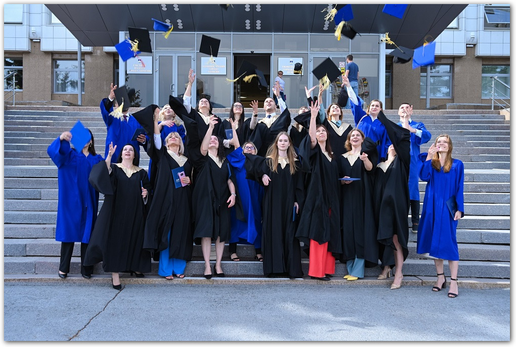 команда Этажей закончила обучение